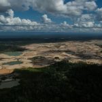 Policía destruye equipos de minería ilegal que depredan Amazonía de Perú