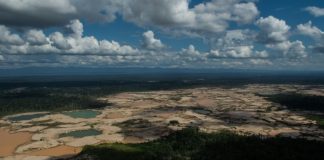 Policía destruye equipos de minería ilegal que depredan Amazonía de Perú