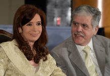 Procesan en Argentina a un exministro clave de los Kirchner por subsidios a buses