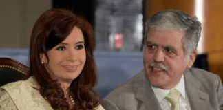 Procesan en Argentina a un exministro clave de los Kirchner por subsidios a buses