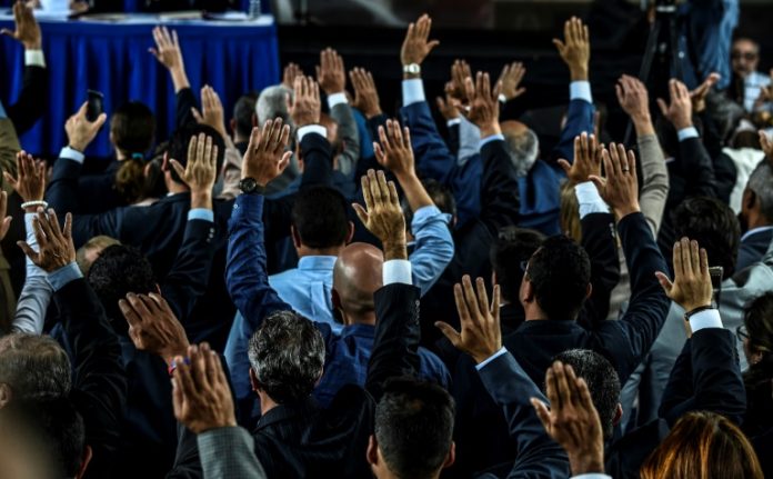 Un tribunal militar venezolano ordena encarcelar a un juez de una corte paralela