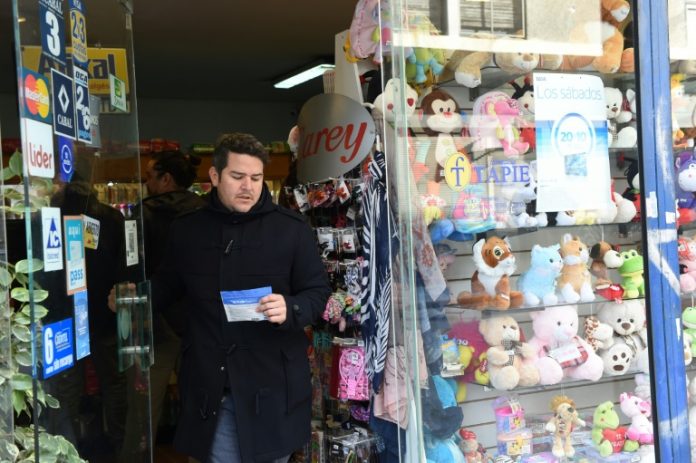 Uruguay se convierte en el primer país en vender marihuana estatal Uruguay se convierte en el primer país en vender marihuana estatal