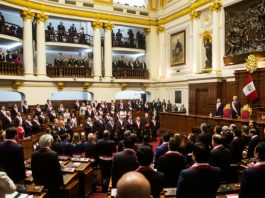El Congreso de Perú pide retirar al embajador de Venezuela