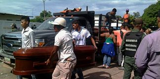 El tormento de las familias de los 37 muertos en cárcel de Venezuela