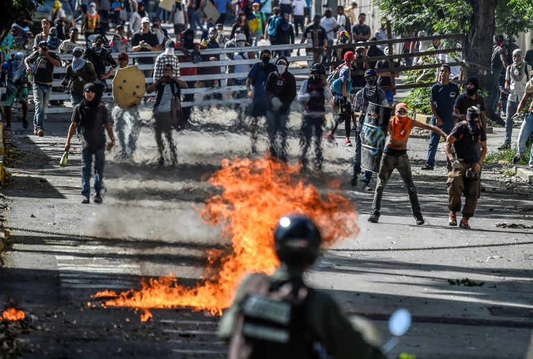 Fuerza Armada venezolana dice que frustró ataque entre versiones de rebelión