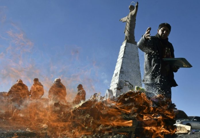 Indígenas bolivianos comienzan en agosto rituales por la Pachamama