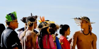 Indígenas protestan contra anulación de demarcación de sus tierras en Sao Paulo