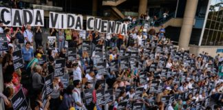 Opositores venezolanos vuelven a marchar para recordar a los muertos en las protestas