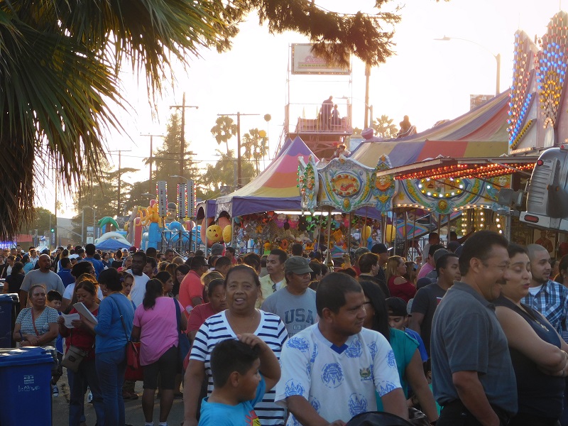 Salvadoreños en Los Ángeles celebran su día