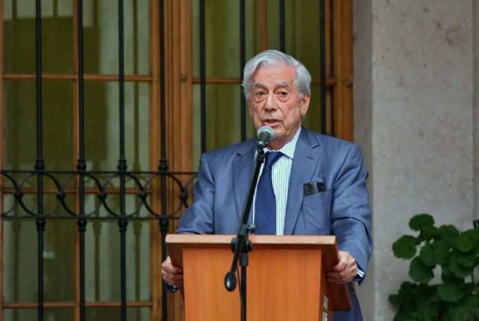 Vargas Llosa estima casi imposible que Venezuela recupere la democracia en paz