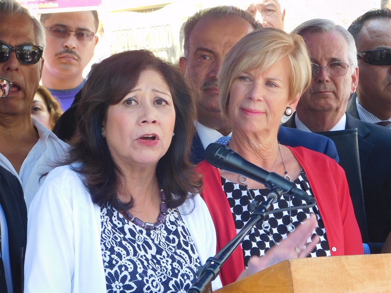 Condado de Los Ángeles apoyará a los inmigrantes indocumentados