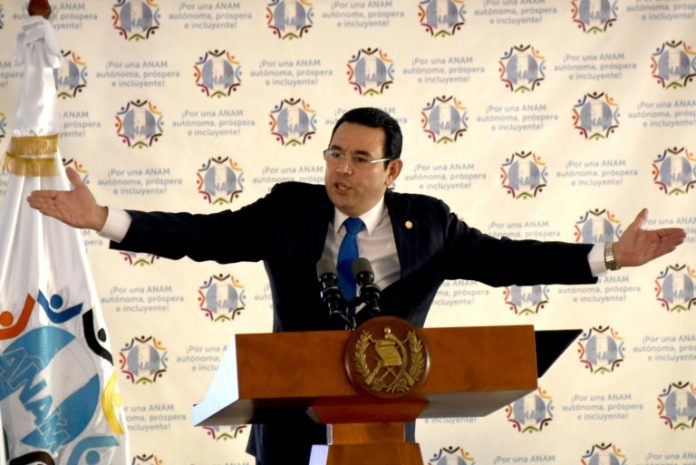 Congresistas consideran inmunidad de presidente guatemalteco acusado de corrupción