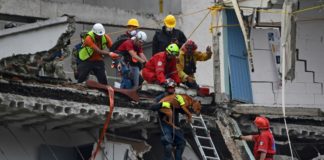 Contra el reloj y el cansancio, sigue el rescate tras terremoto en México