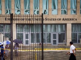 EEUU reduce su embajada en Cuba a la mitad y vuelve a tensar la relación