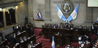 El Congreso evita que presidente guatemalteco sea investigado por corrupción