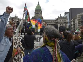 El Senado argentino aprueba el reclamo de los pueblos indígenas y pasa a Diputados