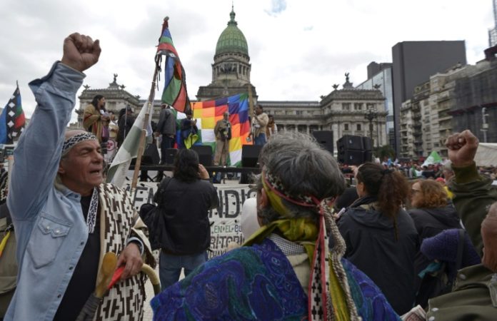 El Senado argentino aprueba el reclamo de los pueblos indígenas y pasa a Diputados