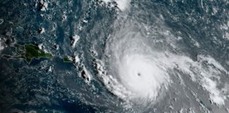 El huracán Irma se acerca a las Antillas francesas con poderosos vientos