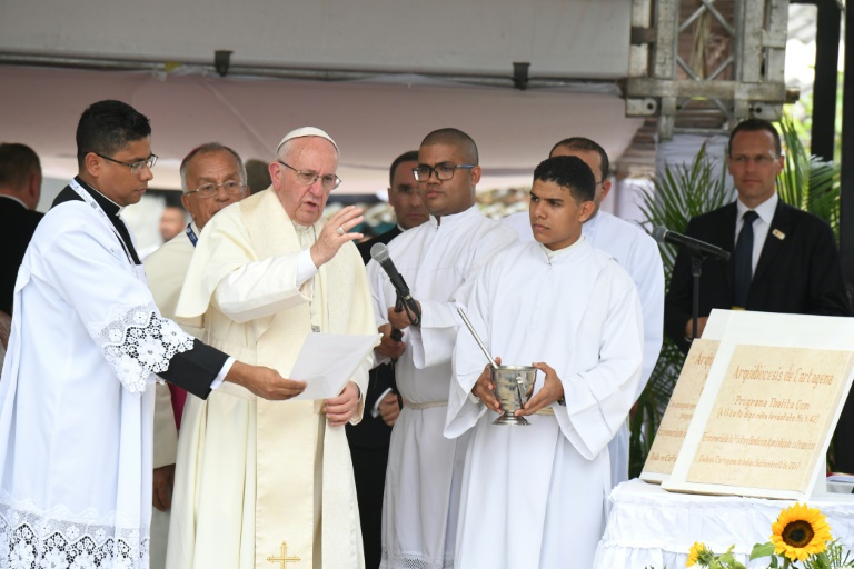 El papa pide desde Colombia una solución a la grave crisis en Venezuela