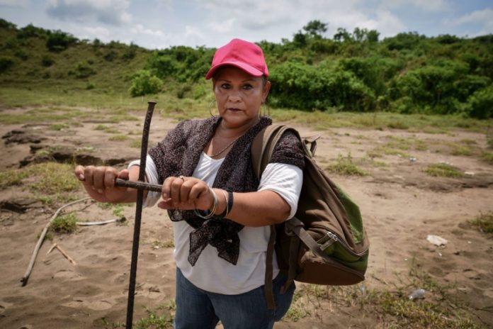 La madres excavan en Veracruz en busca de sus hijos desaparecidos