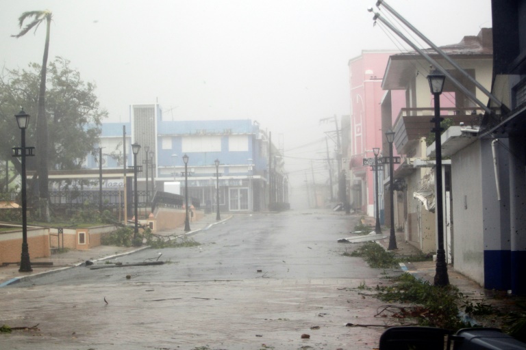 La tormenta del siglo deja un muerto y una extensa devastación en Puerto Rico