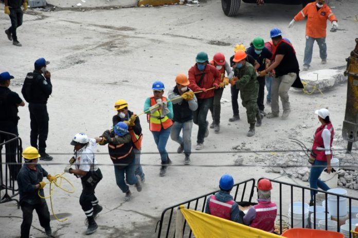 No se salvan vidas con el corazón, insisten entusiastas voluntarios en México