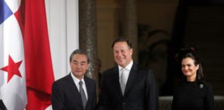 Panamá y China escenifican su nueva relación con un ojo en Latinoamérica