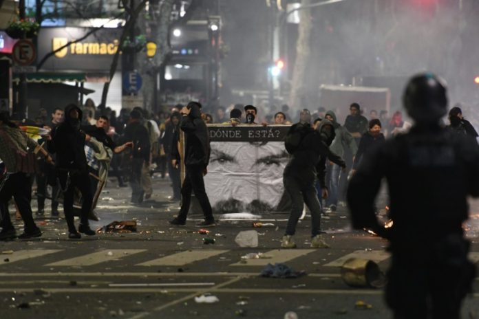 Polémica en Argentina por arrestos tras desmanes en marcha por Maldonado