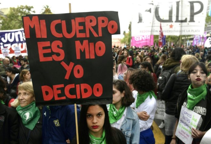 Renuevan reclamo por legalización del aborto en Argentina
