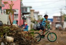 Aumentan a 44 los muertos en Puerto Rico y gobernador pide más ayuda a EEUU