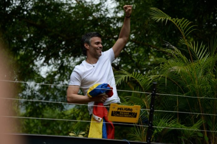 Gobierno venezolano liga a opositor López con supuesto plan de derrocamiento