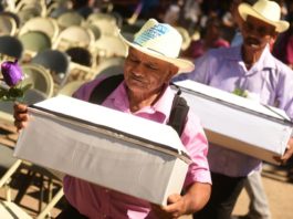 Juez salvadoreño escucha a los sobrevivientes de masacre cometida por ejército