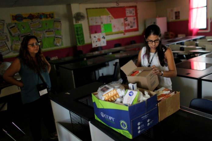 Médicos voluntarios se organizan para asistir a refugiados de Puerto Rico