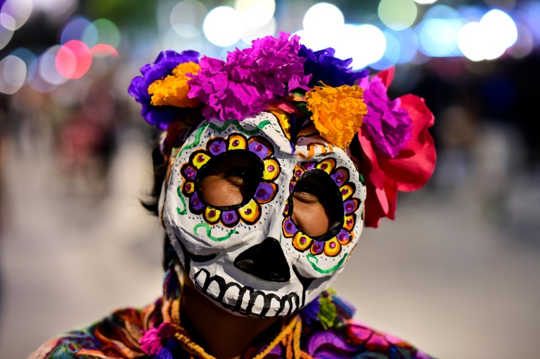 México celebra el Día de Muertos con 54 cráneos monumentales