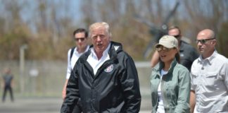 Trump visita Puerto Rico para defender respuesta de EEUU tras huracanes