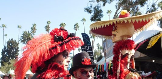 Un lugar que conmemora el Dia de los Muertos en Los Ángeles
