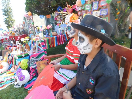 Un lugar que conmemora el Dia de los Muertos en Los Ángeles 6