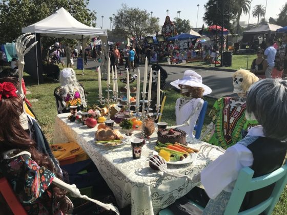 Un lugar que conmemora el Dia de los Muertos en Los Ángeles