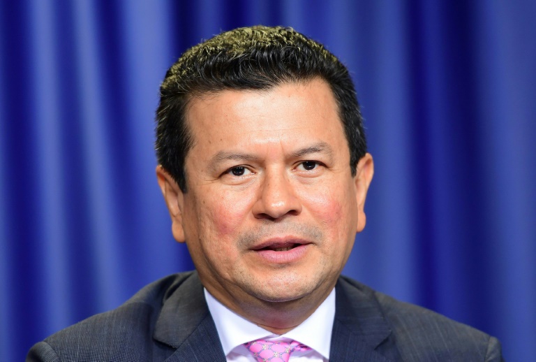 El Salvador pide a sus ciudadanos en EEUU esperar decisión sobre TPS