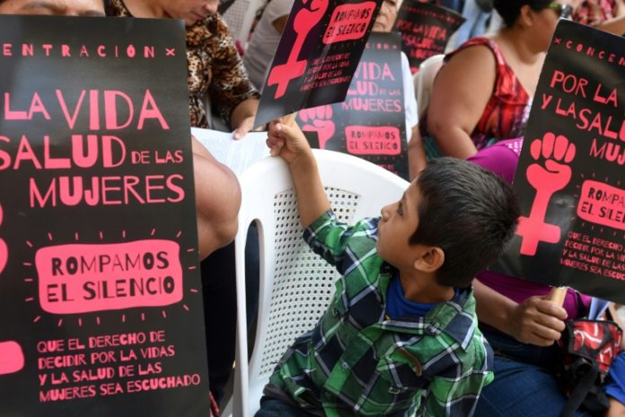 La CIDH admite demanda contra El Salvador por caso de aborto