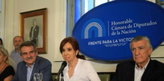Un juez argentino pide prisión de Kirchner por traición a la patria y desata protestas