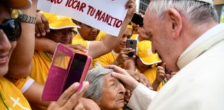 El papa termina su visita a Chile y Perú con una misa multitudinaria en Lima