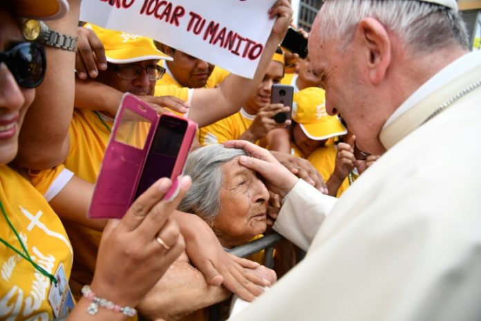 El papa termina su visita a Chile y Perú con una misa multitudinaria en Lima