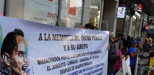 Manifiestan por la violación de los derechos humanos de su país