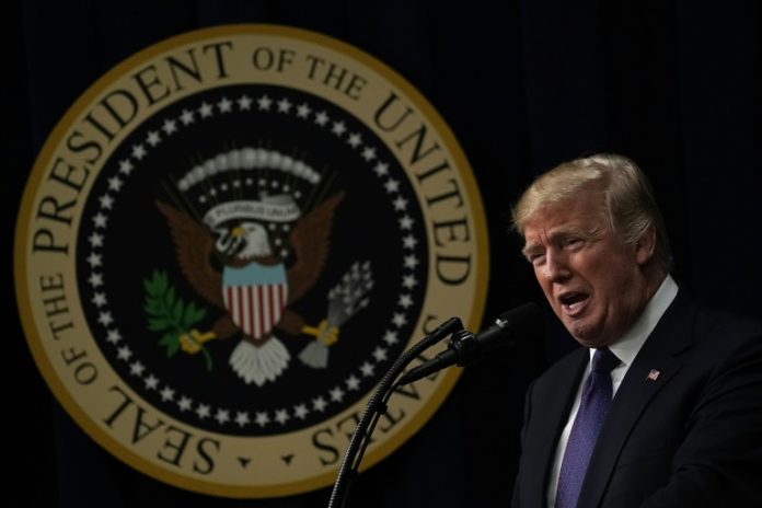 Trump insiste en el muro y contradice a su propio jefe de gabinete