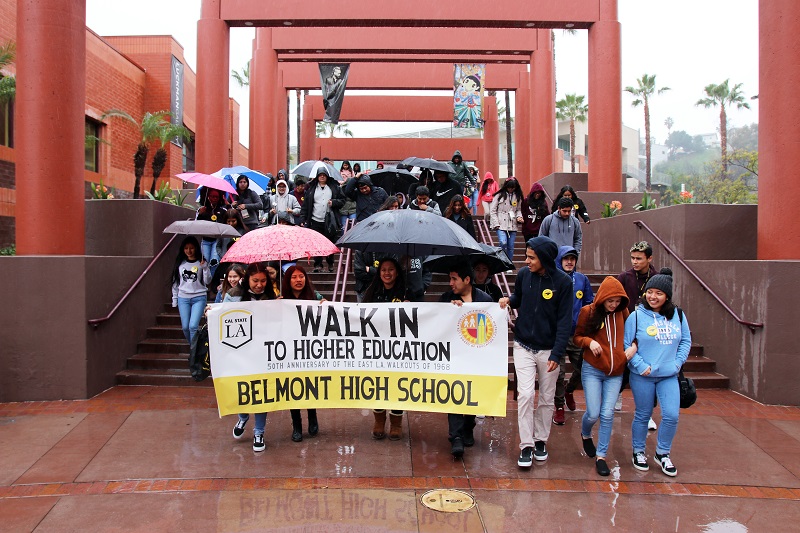Cal State LA rinde homenaje a las manifestaciones estudiantiles chicanas