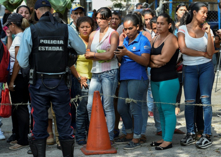 Cólera y dolor tras muerte de 68 personas en motín de calabozos de Venezuela