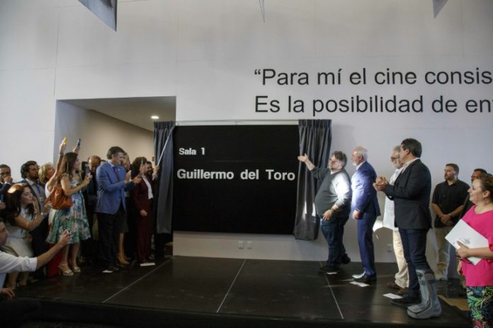 De vuelta a casa, Del Toro celebra a México y anuncia beca y exhibición / AFP