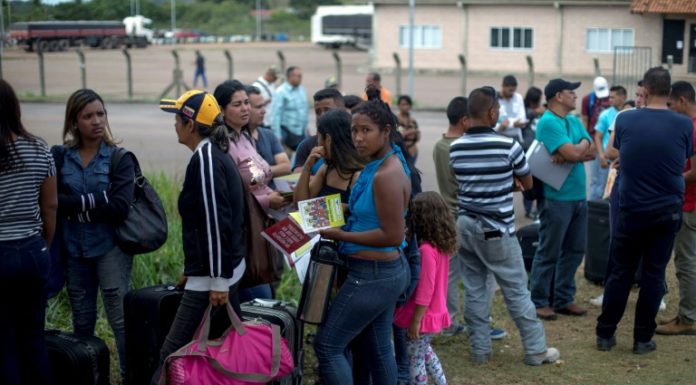La migración venezolana trastorna pequeña ciudad fronteriza de Brasil / AFP