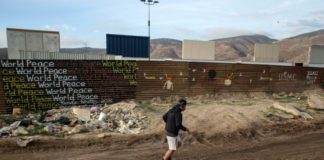 Nueve datos sobre los prototipos de muro fronterizo de Trump